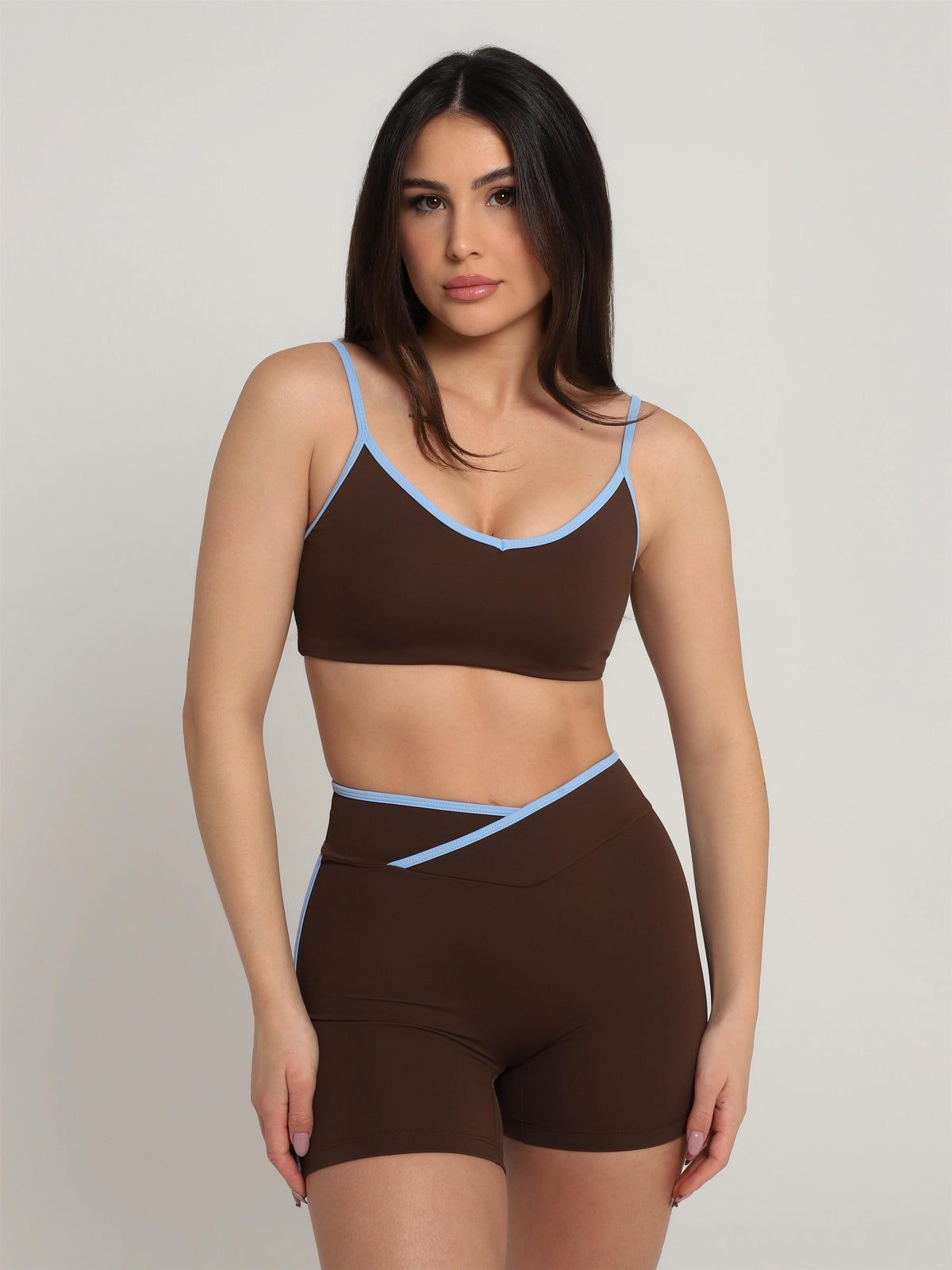 SHORT CONTRAST BROWN COM AZUL SKY
