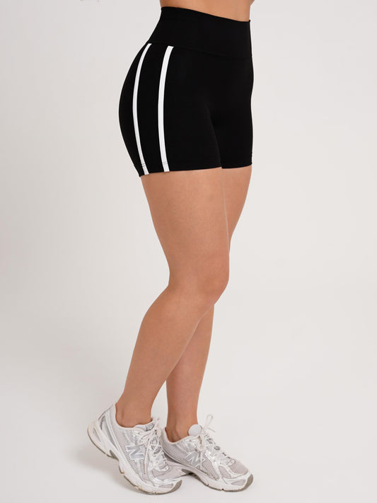 SHORT RETRÔ PRETO COM BRANCO