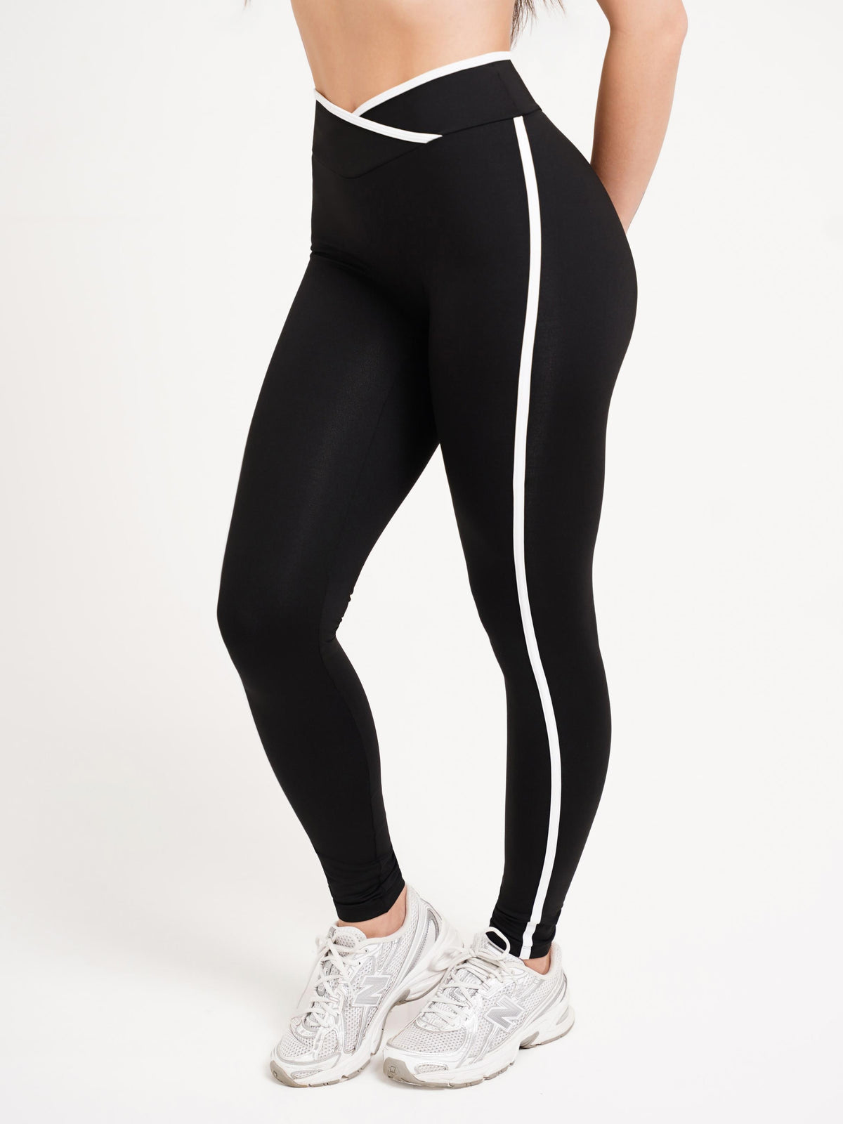 LEGGING CONTRAST PRETO COM BRANCO