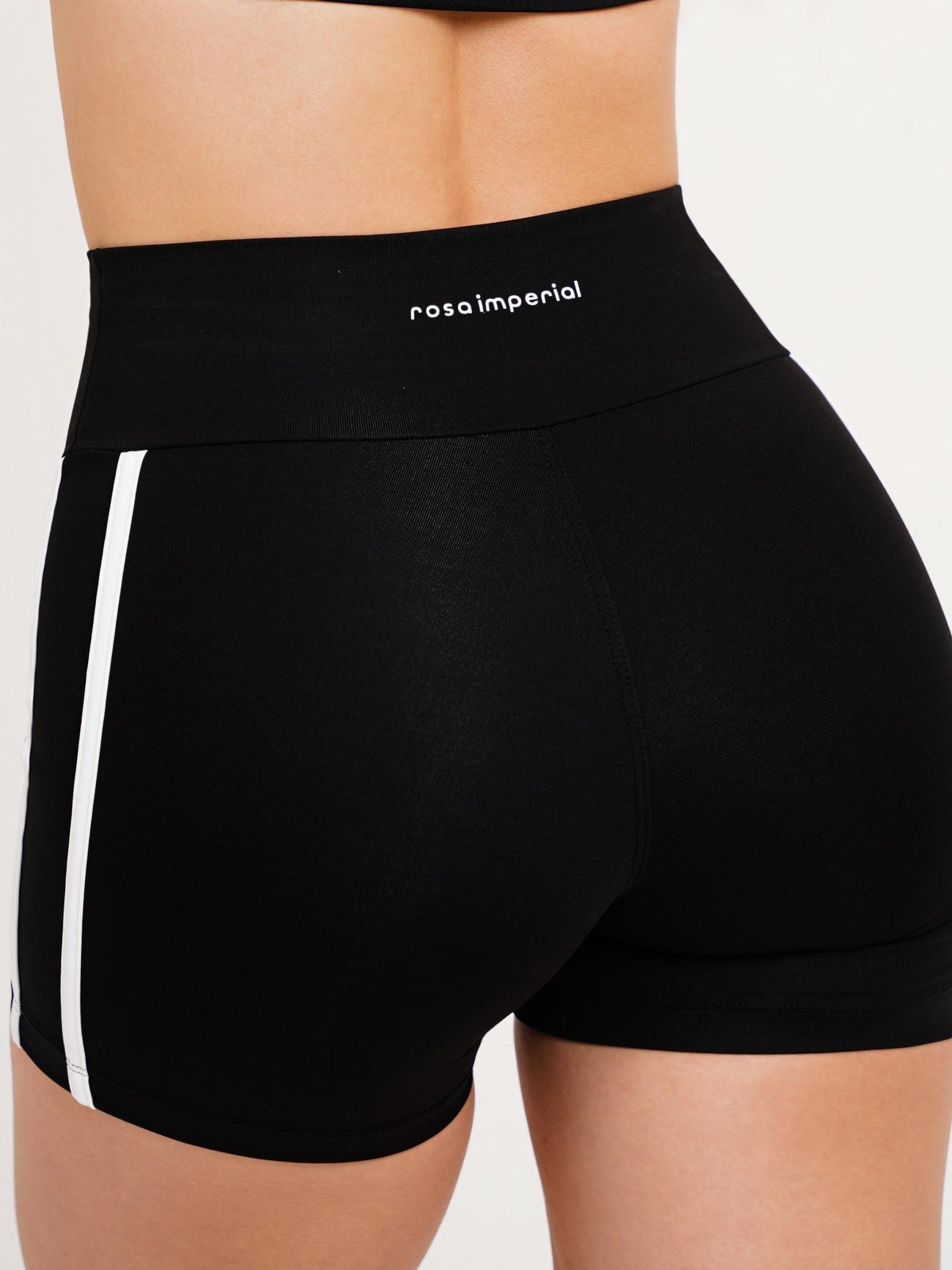 SHORT RETRÔ PRETO COM BRANCO