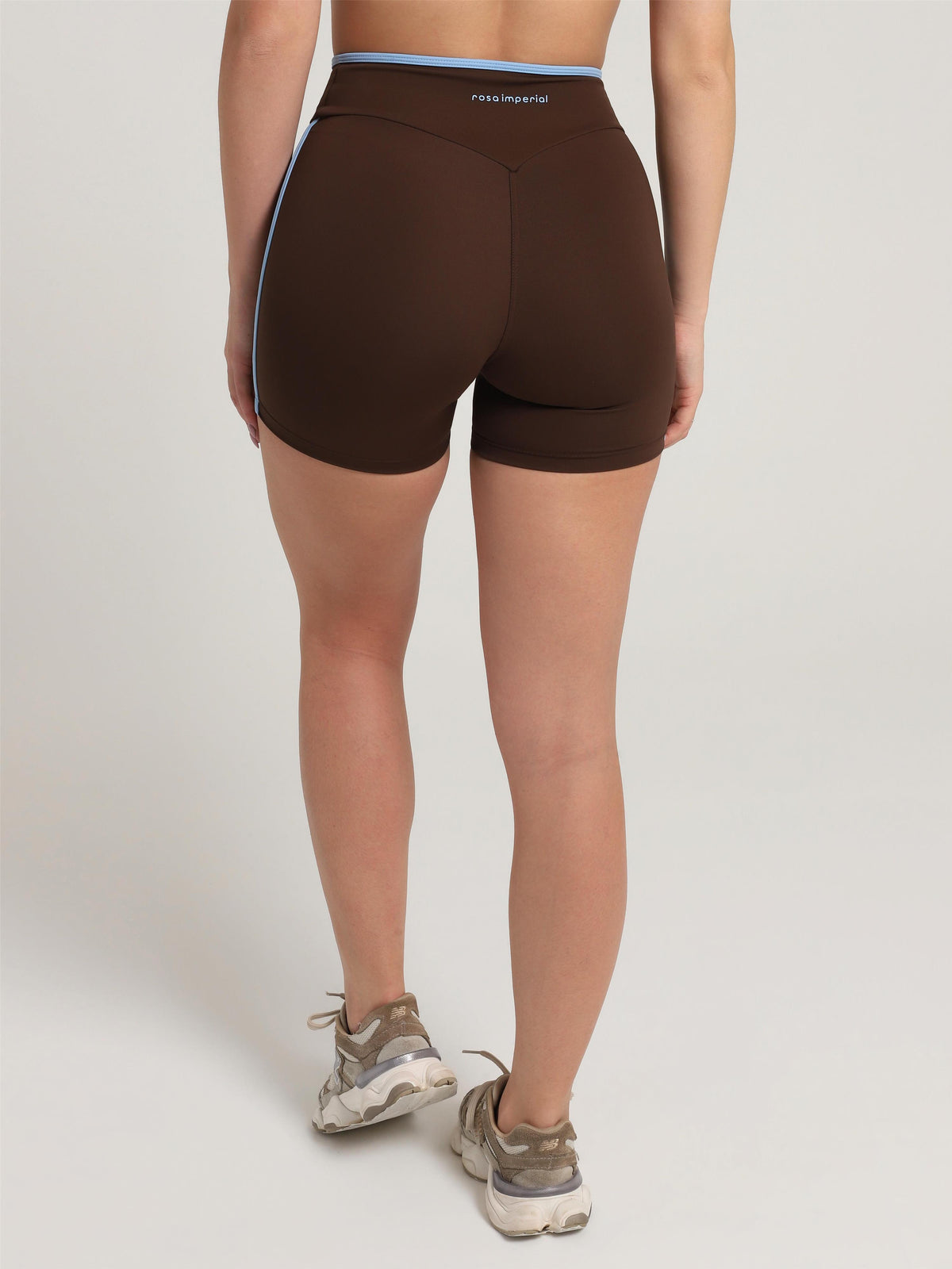 SHORT CONTRAST BROWN COM AZUL SKY